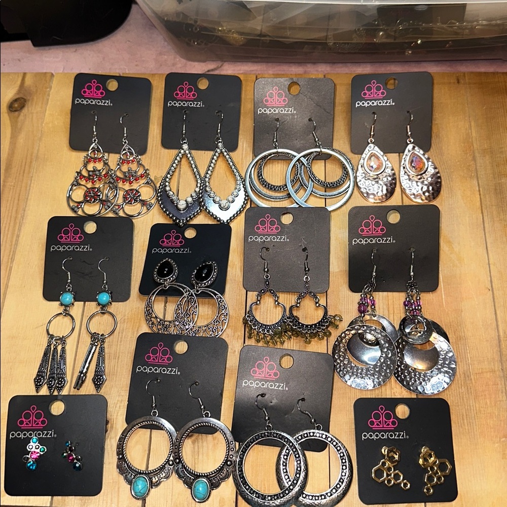 35 assorted paparazzi earrings - Picture 2 of 3